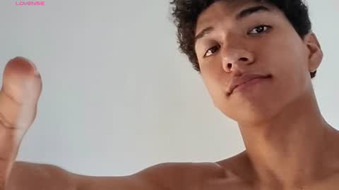 Snapshot of maximiliano_kh4lil chatting on 07-16-26, 01:39 Maximiliano online show from 07-16-26, 01:39