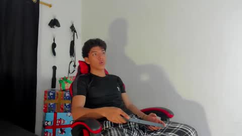 Maximiliano online show from 12-14-25, 07:51