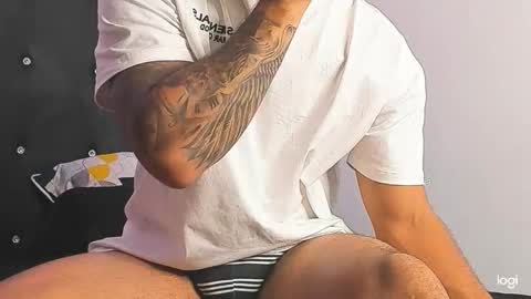 Snapshot of maximo004 chatting on 12-21-25, 03:24 Maximo online show from 12-21-25, 03:24