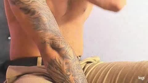 Snapshot of maximo004 chatting on 12-21-25, 10:17 Maximo online show from 12-21-25, 10:17