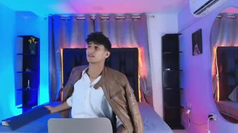 Snapshot of maximo_romano chatting on 06-22-26, 04:15 Maximo online show from 06-22-26, 04:15