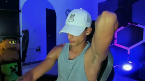 Snapshot of maximo_romano chatting on 06-25-26, 07:07 Maximo online show from 06-25-26, 07:07