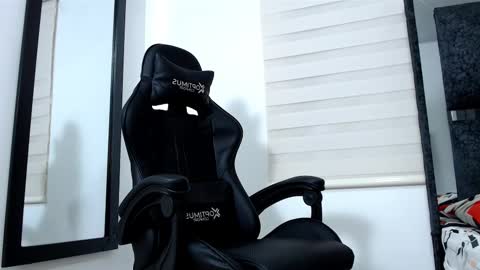 Maximo Sebastian online show from 03-12-25, 07:02