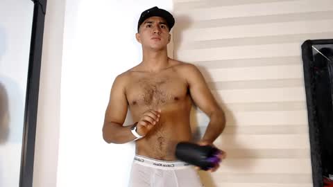Snapshot of maximo_sebastian chatting on 05-18-26, 01:56 Maximo Sebastian online show from 05-18-26, 01:56
