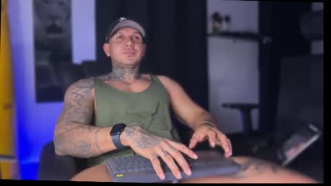 Snapshot of maximo_vega chatting on 10-11-25, 12:43 Maximo online show from 10-11-25, 12:43