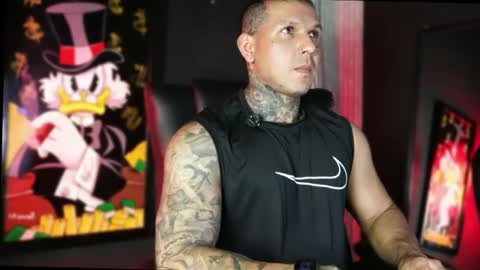 Snapshot of maximo_vega chatting on 10-21-25, 11:05 Maximo online show from 10-21-25, 11:05