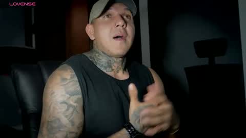 Snapshot of maximo_vega chatting on 11-30-25, 01:20 Maximo online show from 11-30-25, 01:20