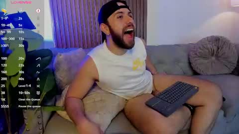 Snapshot of maximo_wolf1 chatting on 07-10-26, 08:44 Maximo Wolf online show from 07-10-26, 08:44