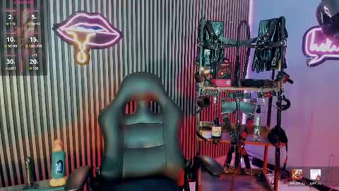 Snapshot of maximoking26 chatting on 07-14-26, 03:11 MAXIMO online show from 07-14-26, 03:11