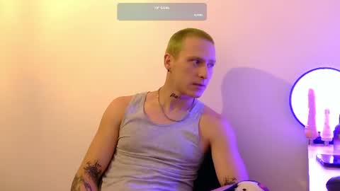 Snapshot of maximus20b chatting on 06-15-26, 06:43 Maximus21 online show from 06-15-26, 06:43
