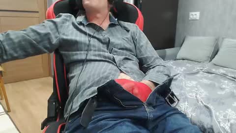 maximus3334 online show from 03-12-25, 11:01