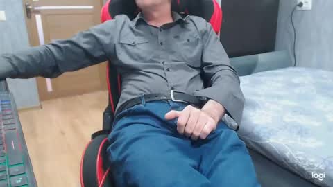 Snapshot of maximus3334 chatting on 04-27-26, 10:35 maximus3334 online show from 04-27-26, 10:35