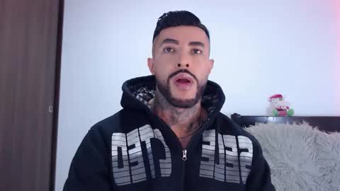 Independent Model online show from 12-04-25, 01:59