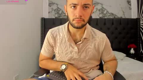 Snapshot of maximusclark1_ chatting on 06-21-26, 12:08 Maximus online show from 06-21-26, 12:08