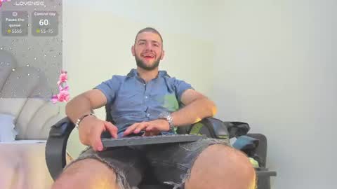 Snapshot of maximusclark1_ chatting on 07-17-26, 12:23 Maximus online show from 07-17-26, 12:23