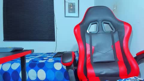 MAX online show from 10-11-25, 08:51