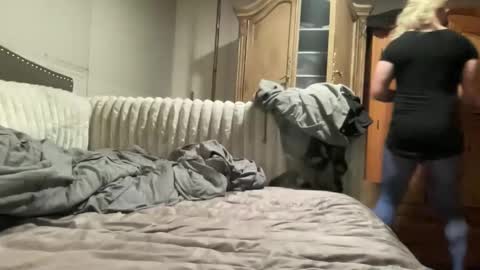 Snapshot of maxpowers264 chatting on 12-22-25, 04:42 maxpowers264 online show from 12-22-25, 04:42