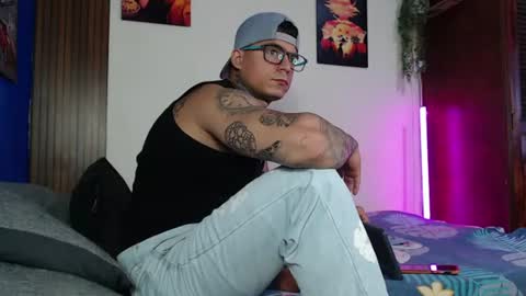 Snapshot of maxstroncm18 chatting on 07-12-26, 01:02 maxstroncm18 online show from 07-12-26, 01:02