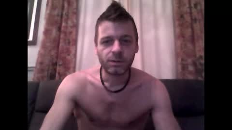 Snapshot of maxthewolf chatting on 10-19-25, 10:38 MaxTheWolf online show from 10-19-25, 10:38