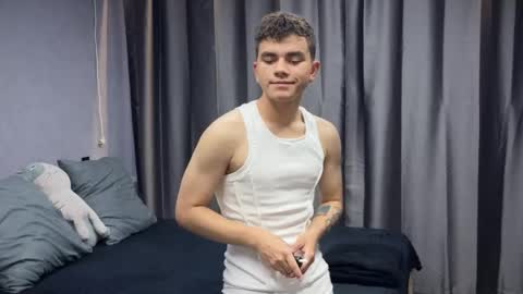 Snapshot of maxwoolf chatting on 06-06-26, 02:11 Max online show from 06-06-26, 02:11