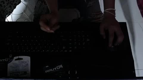maxx_king01 online show from 06-09-26, 06:25