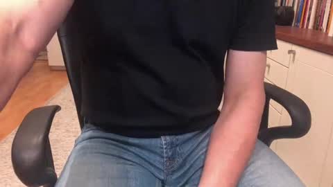 Max online show from 10-23-25, 06:23