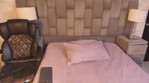 Maxine Minx online show from 11-05-25, 06:13