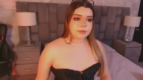 Maxine Minx online show from 11-08-25, 09:42