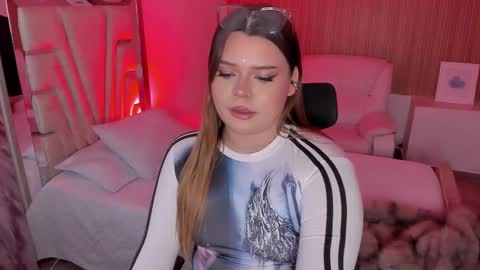 Maxine Minx online show from 11-14-25, 09:19