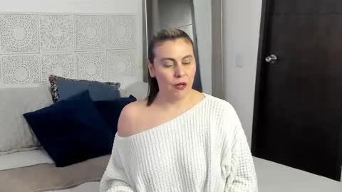 Snapshot of maxzy_star chatting on 12-30-24, 10:01 Victoria online show from 12-30-24, 10:01