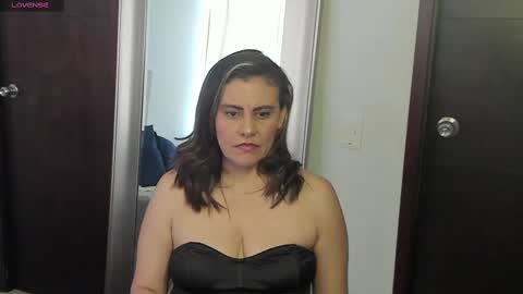 Snapshot of maxzy_star chatting on 02-14-25, 06:29 Victoria online show from 02-14-25, 06:29