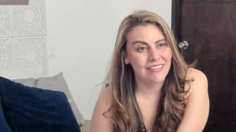 Snapshot of maxzy_star chatting on 09-26-25, 10:03 Victoria online show from 09-26-25, 10:03