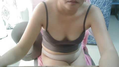 Snapshot of may171822 chatting on 06-28-26, 02:06 may online show from 06-28-26, 02:06
