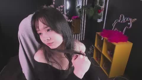 Snapshot of may_lings chatting on 06-17-26, 11:12 may_lings online show from 06-17-26, 11:12