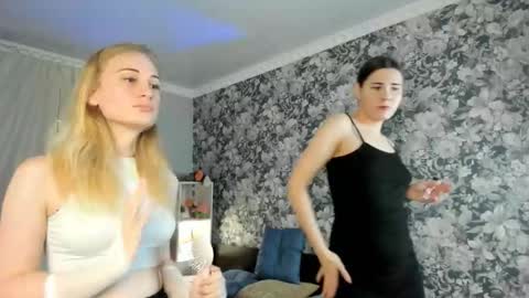 Leila online show from 12-18-25, 12:55