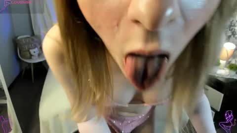 Leila online show from 03-12-26, 10:54