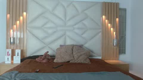 Snapshot of may_wood chatting on 05-13-26, 12:02 may_wood online show from 05-13-26, 12:02