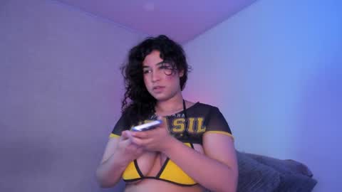 Snapshot of maya_house chatting on 09-18-25, 03:52 maya_house online show from 09-18-25, 03:52