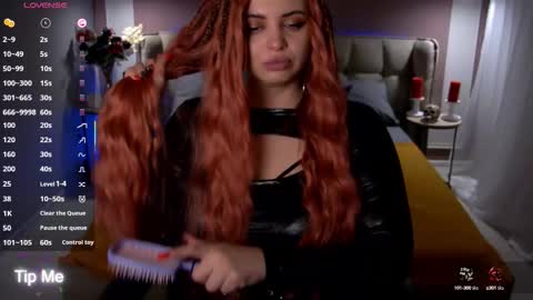 Snapshot of maya_mils chatting on 09-12-25, 01:17 Maya Mils online show from 09-12-25, 01:17