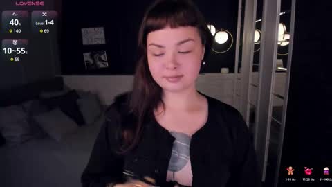 Woman online show from 11-12-25, 01:55