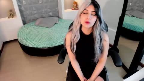 Snapshot of maya_rivers chatting on 10-28-25, 04:16 Maya online show from 10-28-25, 04:16