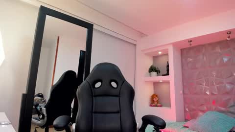 Snapshot of maya_rivers chatting on 11-06-25, 05:08 Maya online show from 11-06-25, 05:08