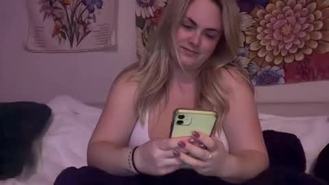 Snapshot of mayabellof chatting on 12-10-24, 03:09 Maya Belle online show from 12-10-24, 03:09