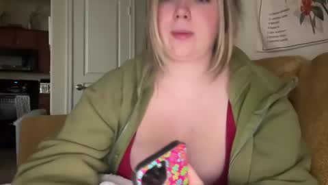 Snapshot of mayabellof chatting on 01-23-25, 12:14 Maya Belle online show from 01-23-25, 12:14