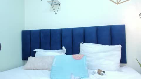 Snapshot of mayaevansmg chatting on 11-27-25, 12:07 SOFIA online show from 11-27-25, 12:07