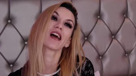 Maya online show from 12-04-25, 12:14