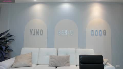 M A Y A    H O F F M A N online show from 02-24-26, 11:08