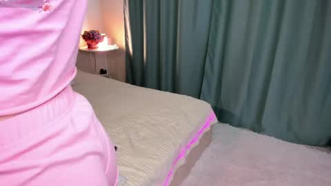 Snapshot of maybe_baby69 chatting on 05-27-26, 10:45 Emily online show from 05-27-26, 10:45