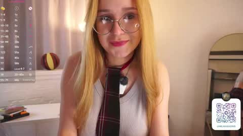 Snapshot of maybellebyone chatting on 04-19-26, 05:56 Milina online show from 04-19-26, 05:56