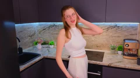 Snapshot of maydabarrick chatting on 02-12-25, 01:06 Mia online show from 02-12-25, 01:06